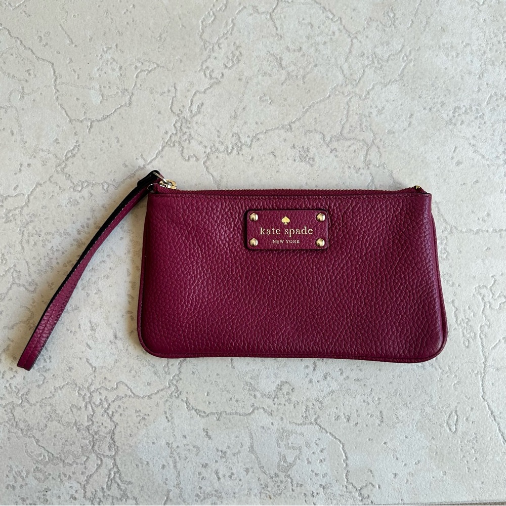 KATE SPADE Berkshire Road Chrissy Red Pebbled Leather Zip Wristlet